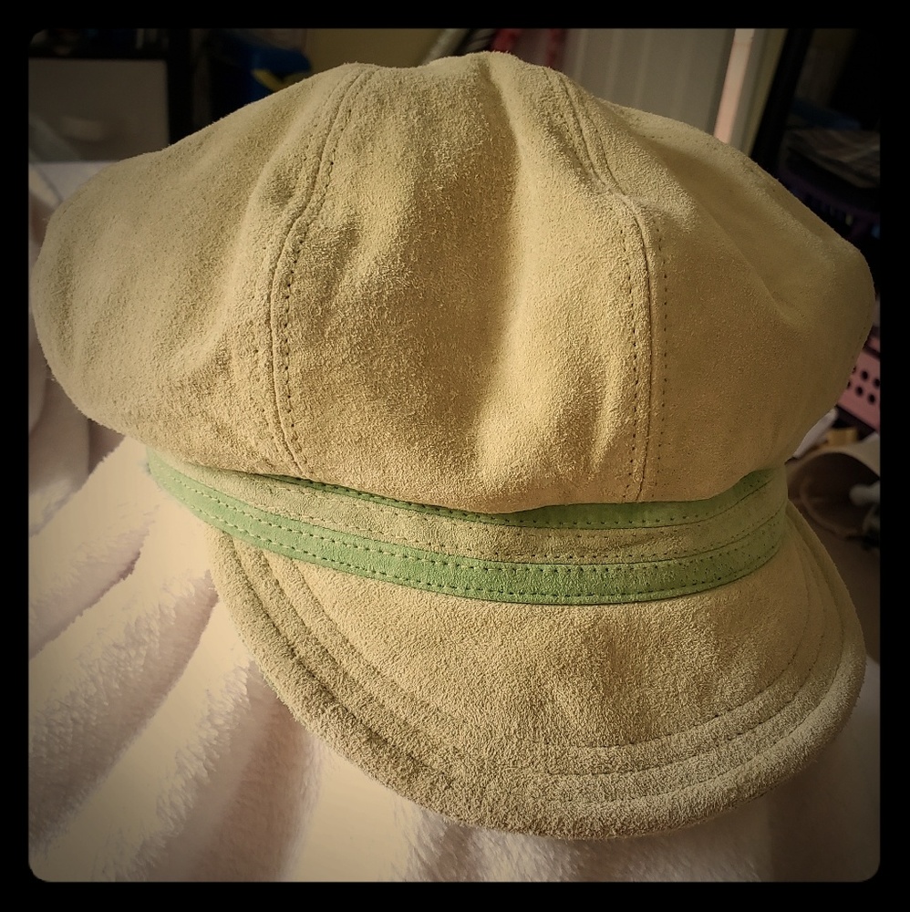 Liz Claiborne hat